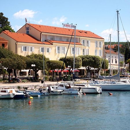 Hotel Adria Малинска Екстериор снимка