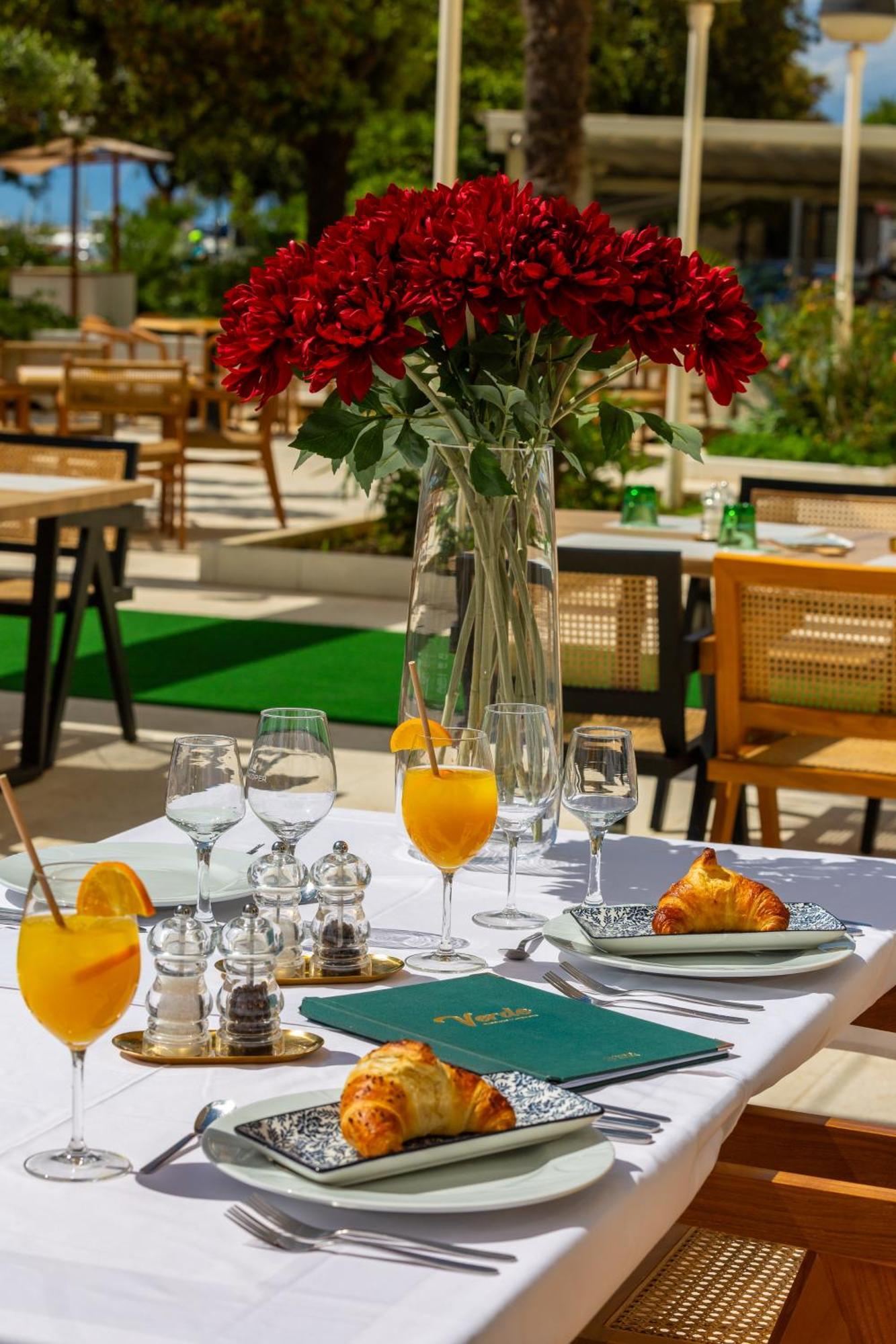 Hotel Adria Малинска Екстериор снимка