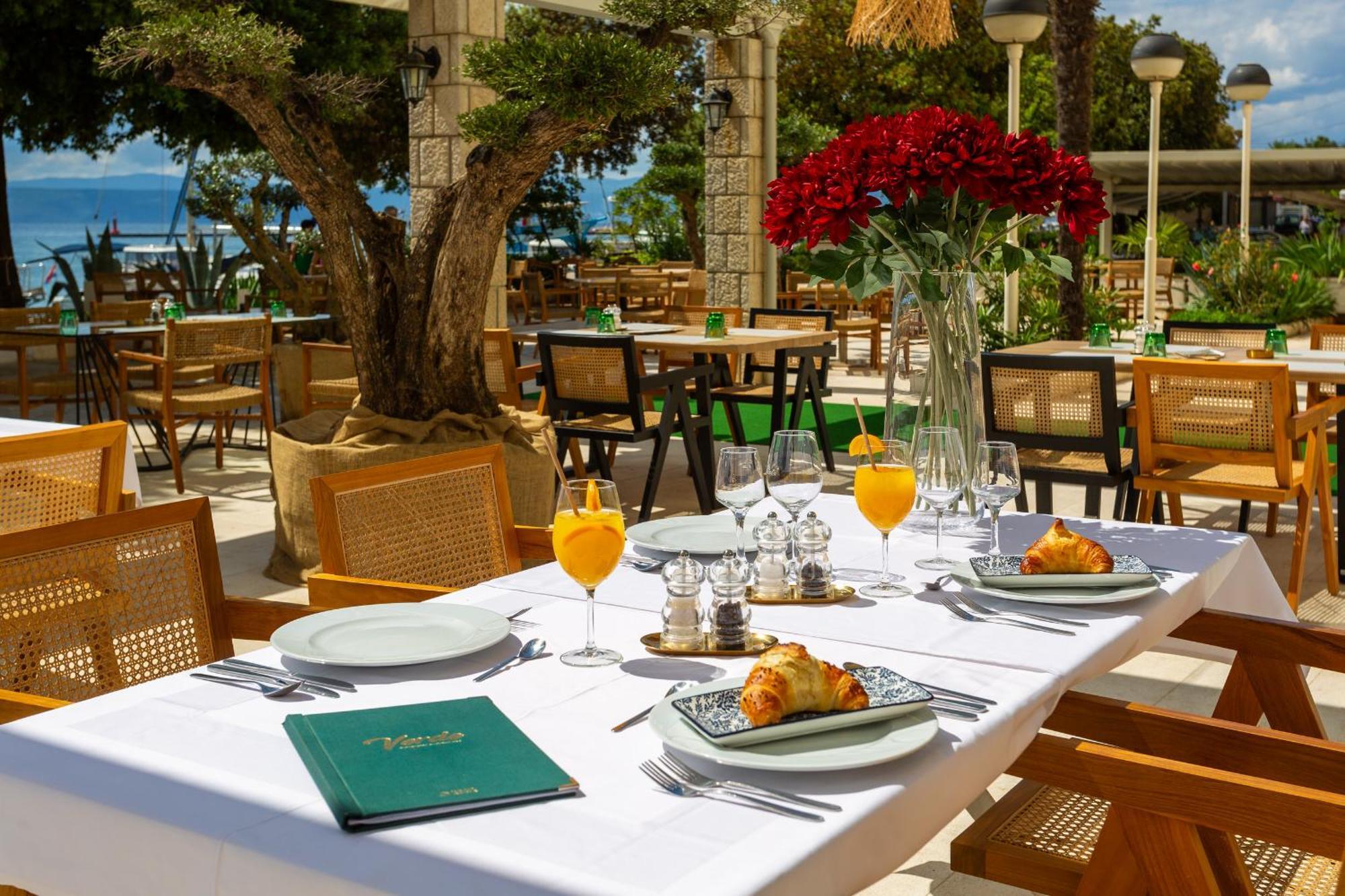 Hotel Adria Малинска Екстериор снимка