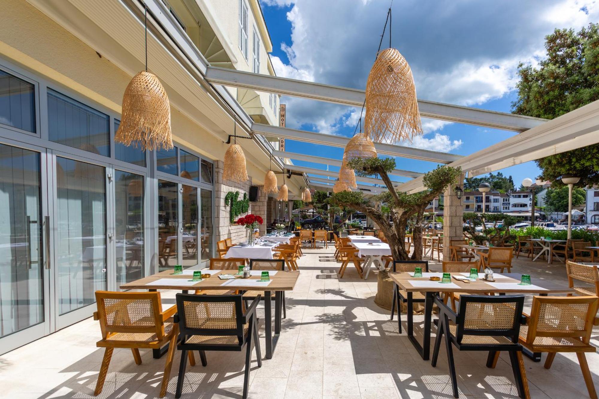Hotel Adria Малинска Екстериор снимка
