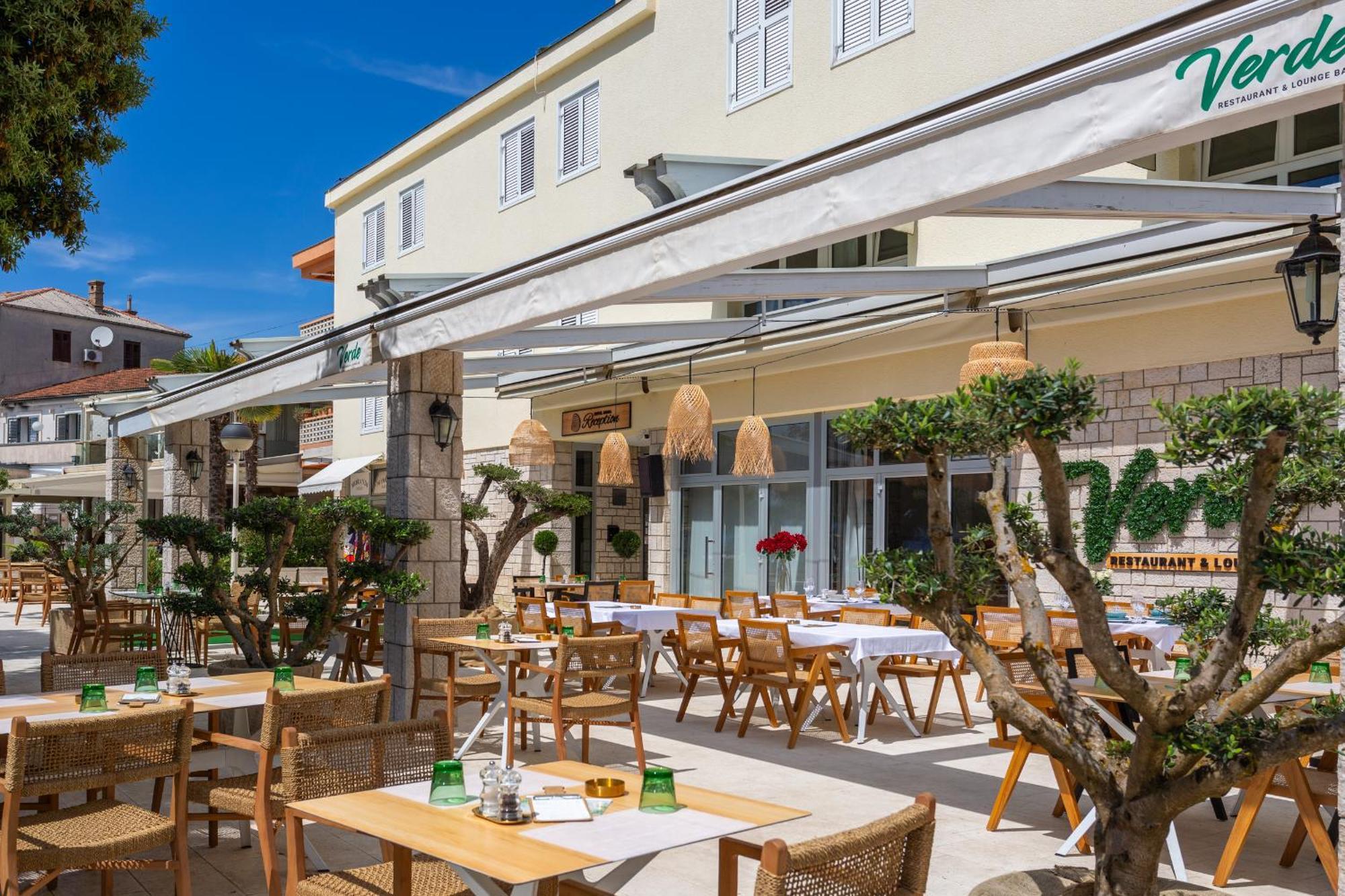 Hotel Adria Малинска Екстериор снимка