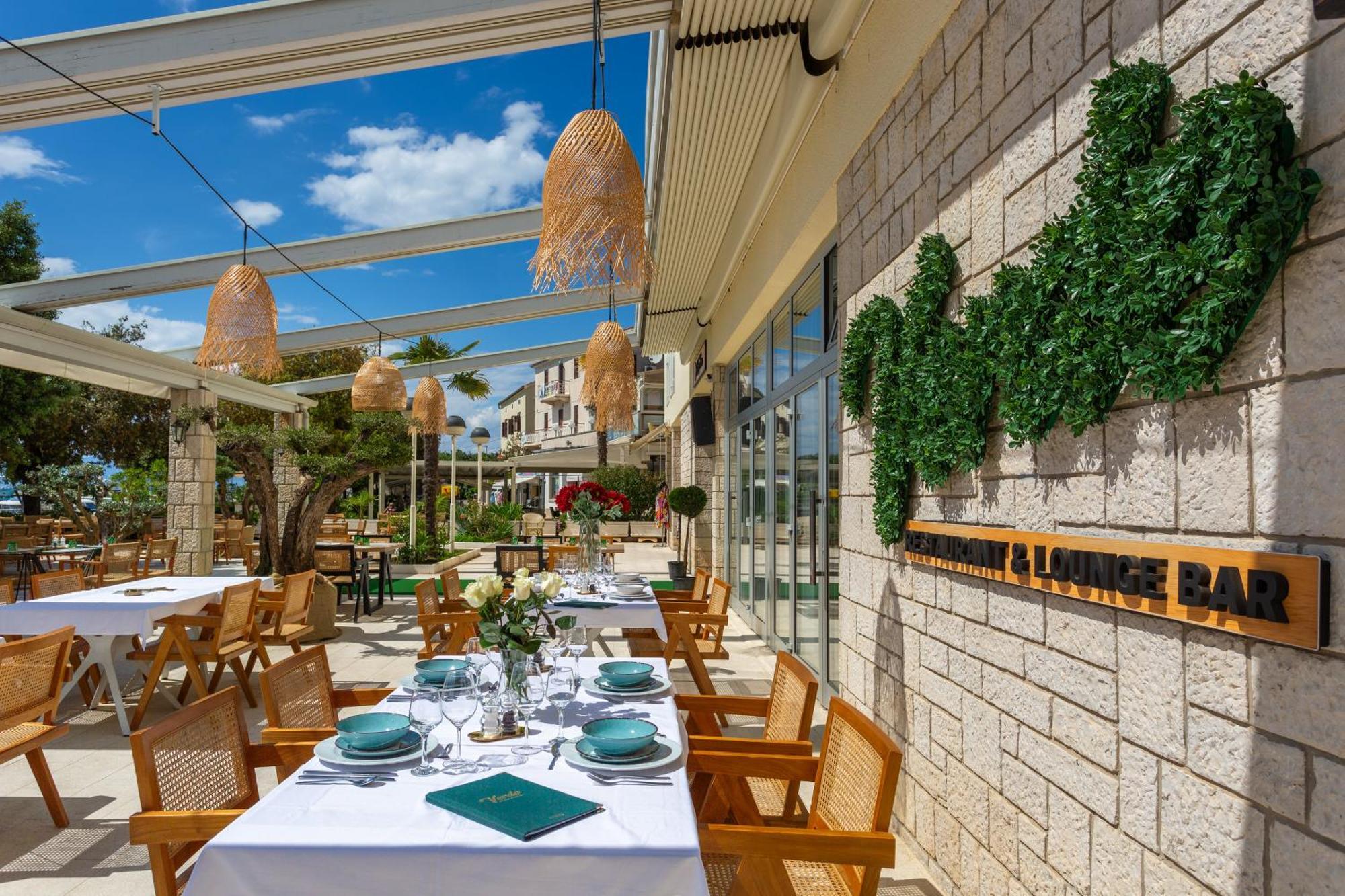 Hotel Adria Малинска Екстериор снимка