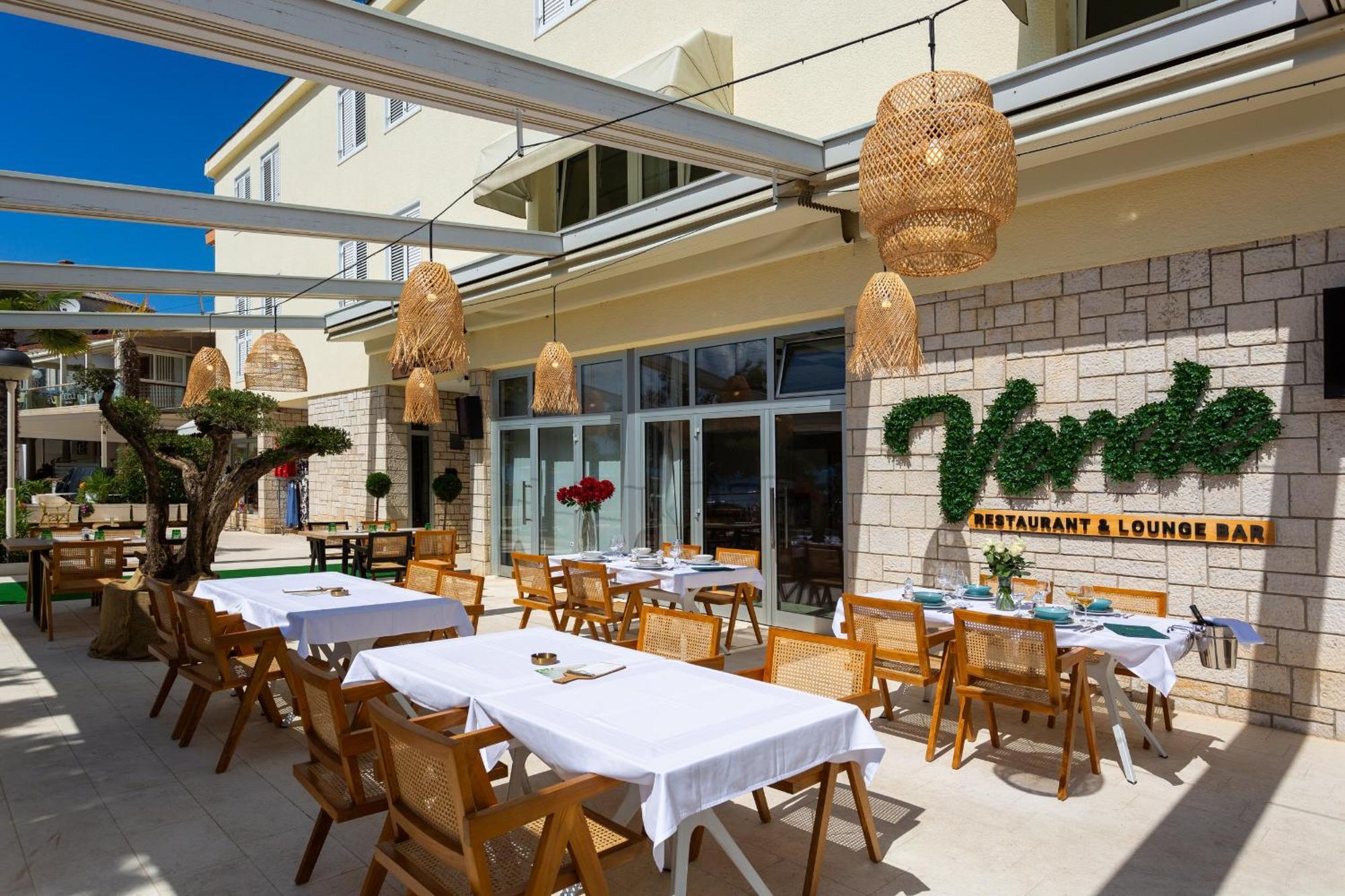 Hotel Adria Малинска Екстериор снимка