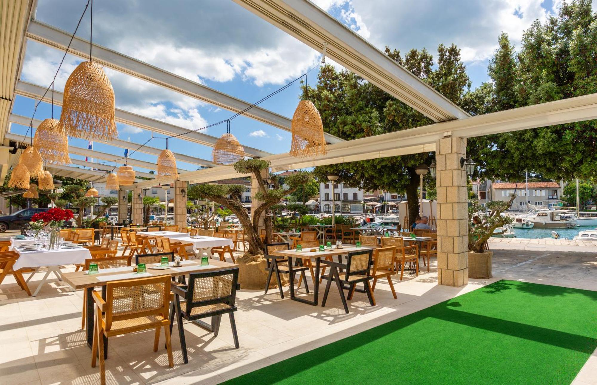 Hotel Adria Малинска Екстериор снимка