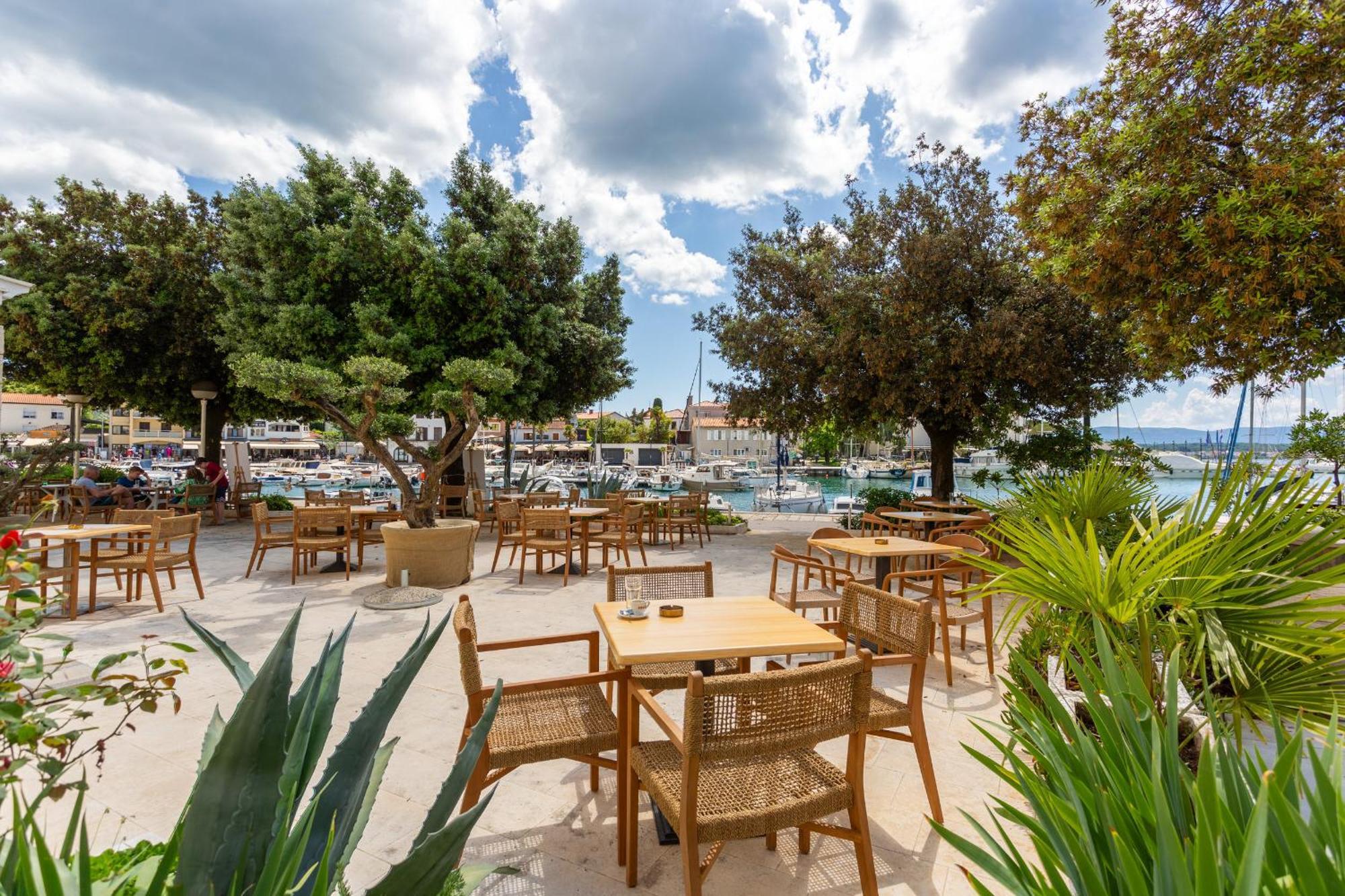 Hotel Adria Малинска Екстериор снимка
