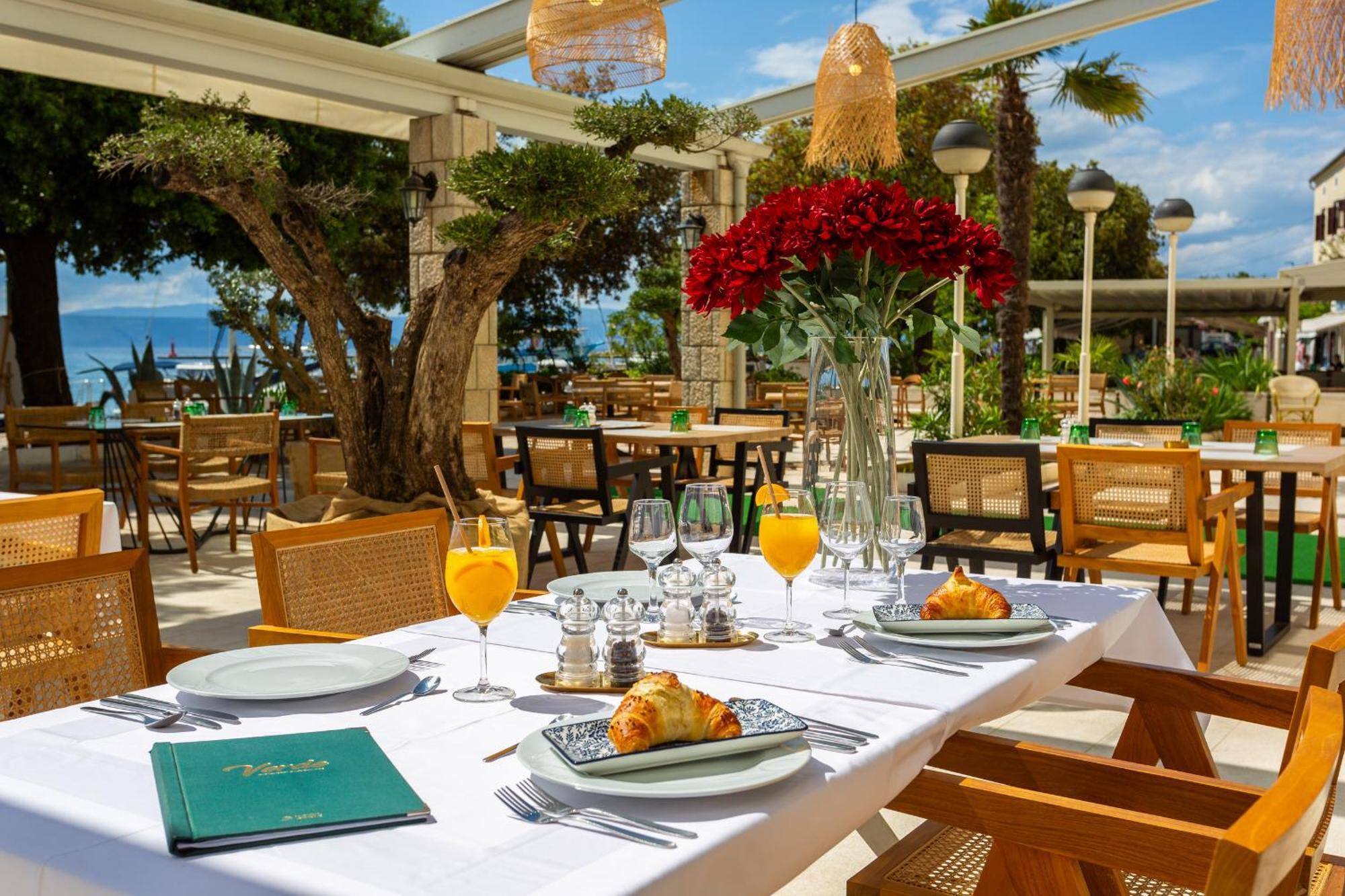 Hotel Adria Малинска Екстериор снимка