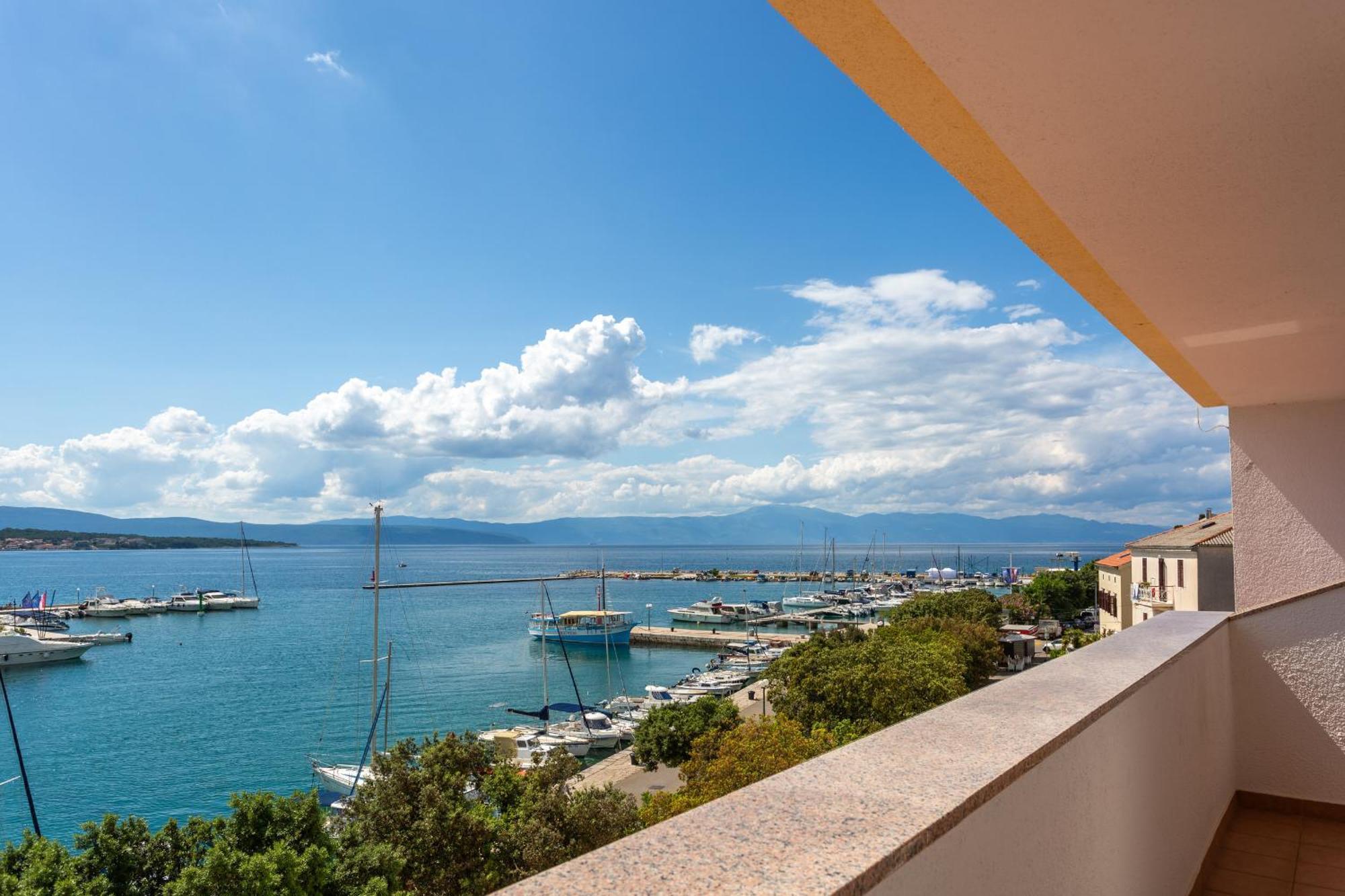 Hotel Adria Малинска Екстериор снимка