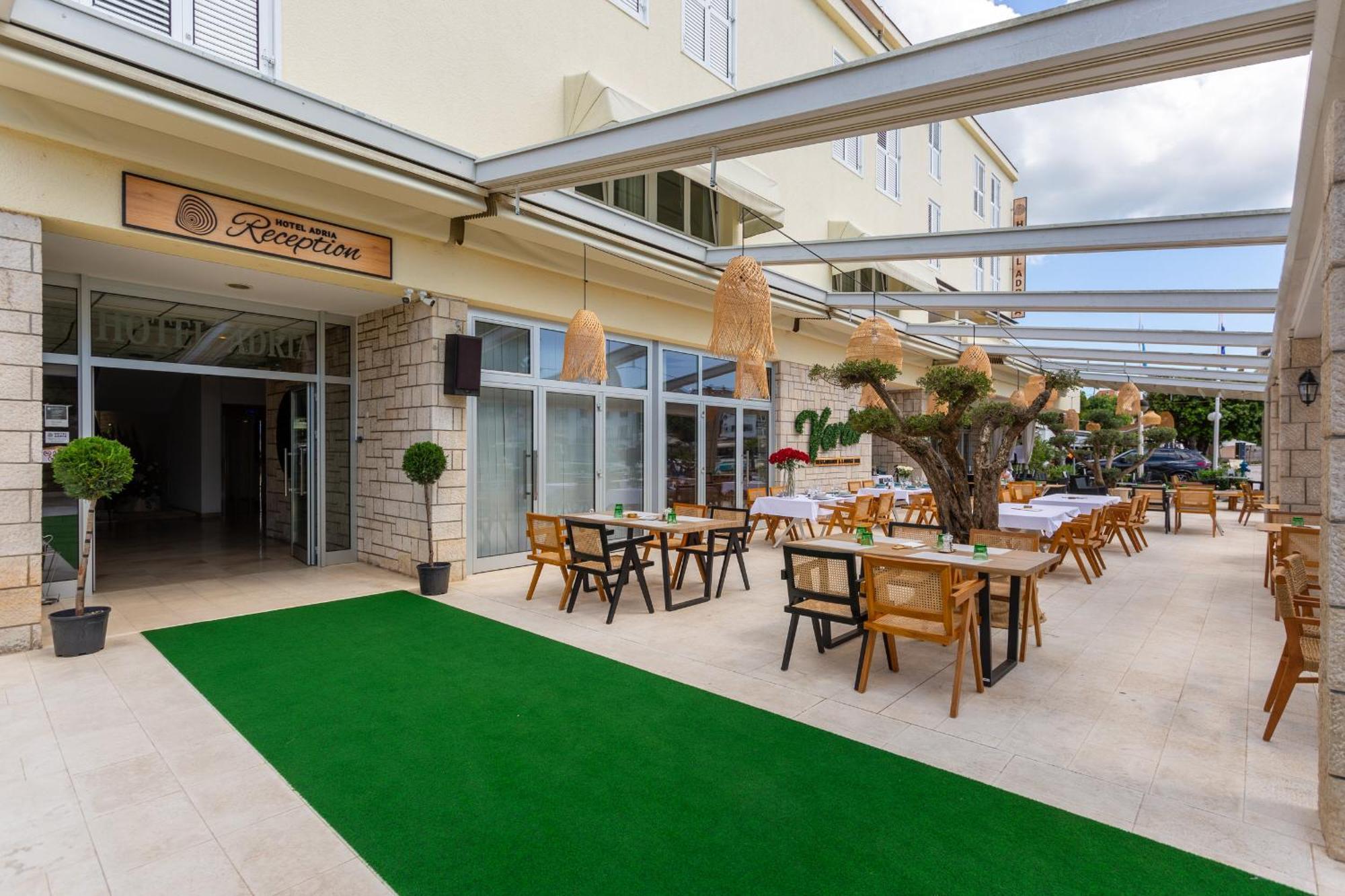 Hotel Adria Малинска Екстериор снимка