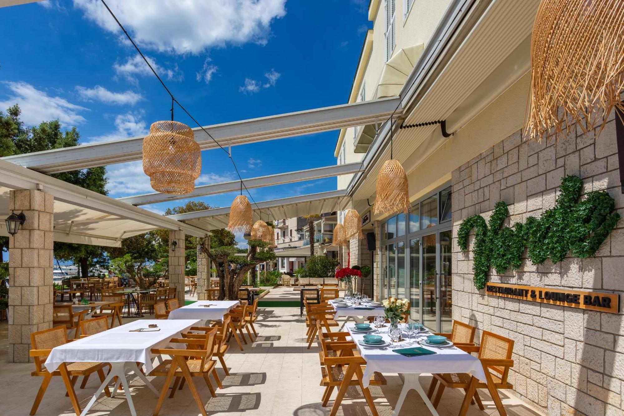 Hotel Adria Малинска Екстериор снимка