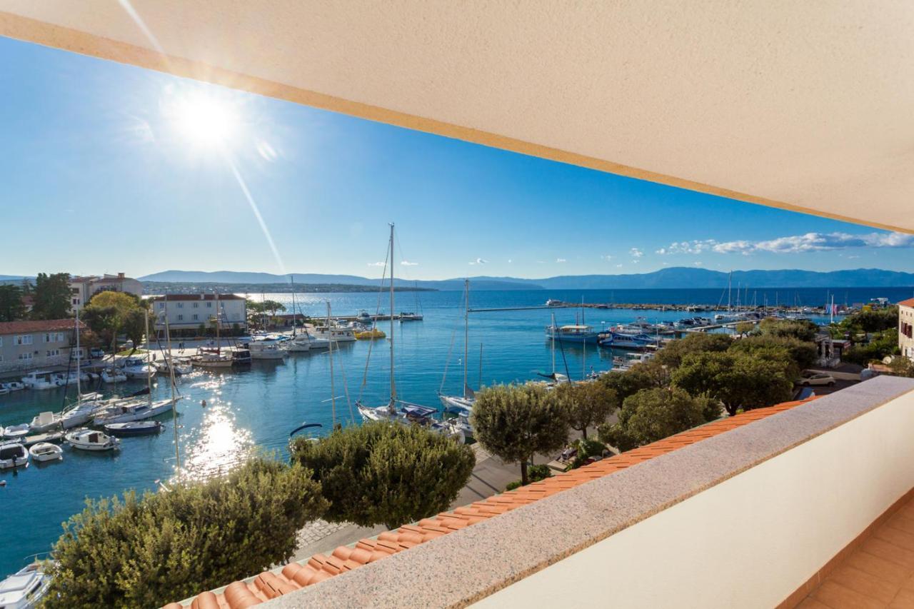 Hotel Adria Малинска Екстериор снимка