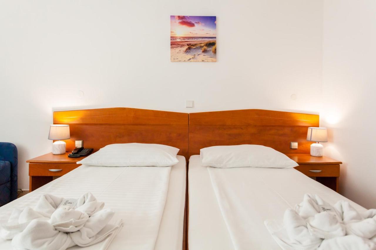 Hotel Adria Малинска Екстериор снимка